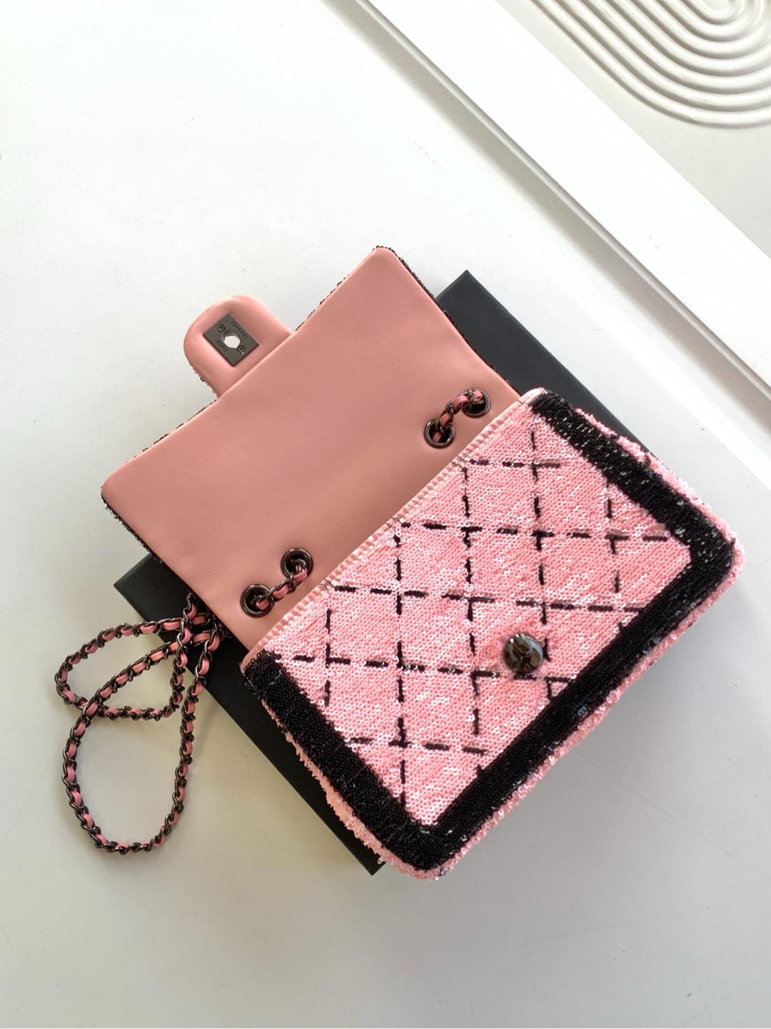 CLASSIC FLAP BAG 21 IN BLACK PINK SEQUINS RUTHENIUM HARDWARE