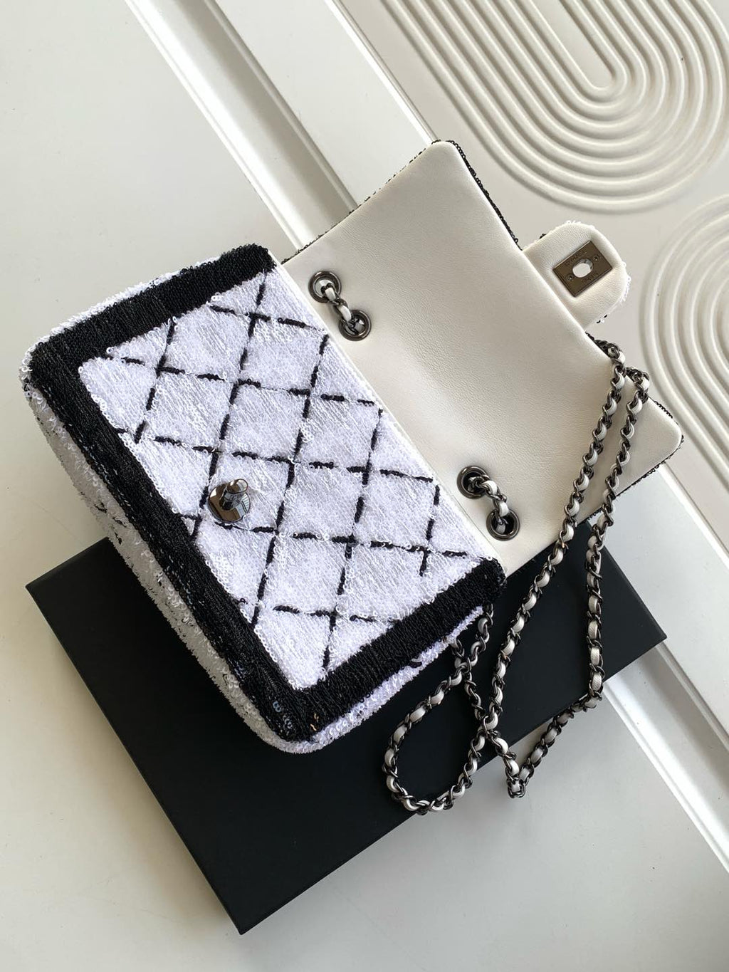 CLASSIC FLAP BAG 21 IN BLACK WHITE SEQUINS RUTHENIUM HARDWARE