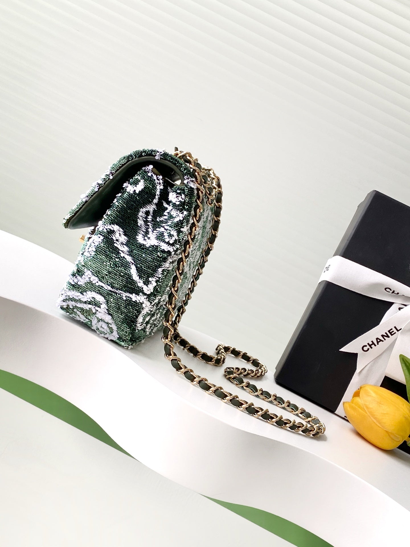 FLAP BAG 21 IN BASIL GREEN MIX WHITE SHINY SEQUINS GOLD HARDWARE
