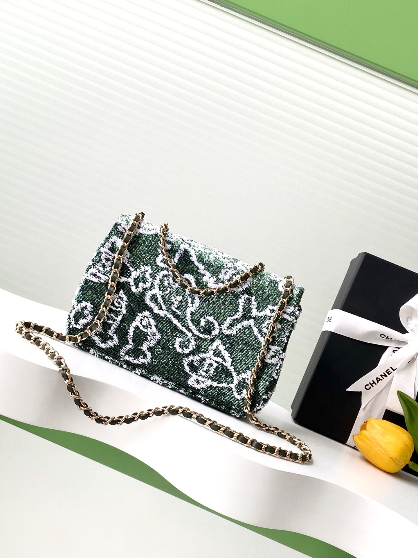 FLAP BAG 21 IN BASIL GREEN MIX WHITE SHINY SEQUINS GOLD HARDWARE