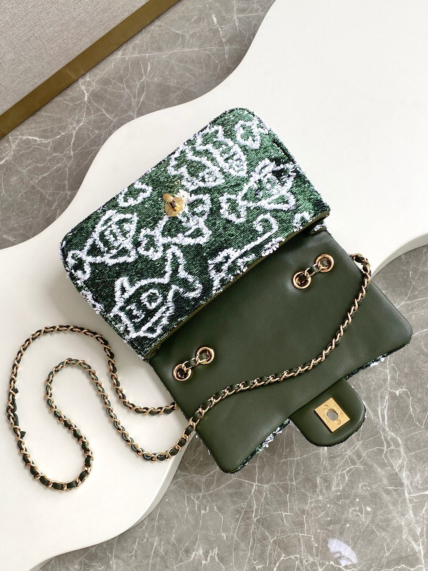 FLAP BAG 21 IN BASIL GREEN MIX WHITE SHINY SEQUINS GOLD HARDWARE