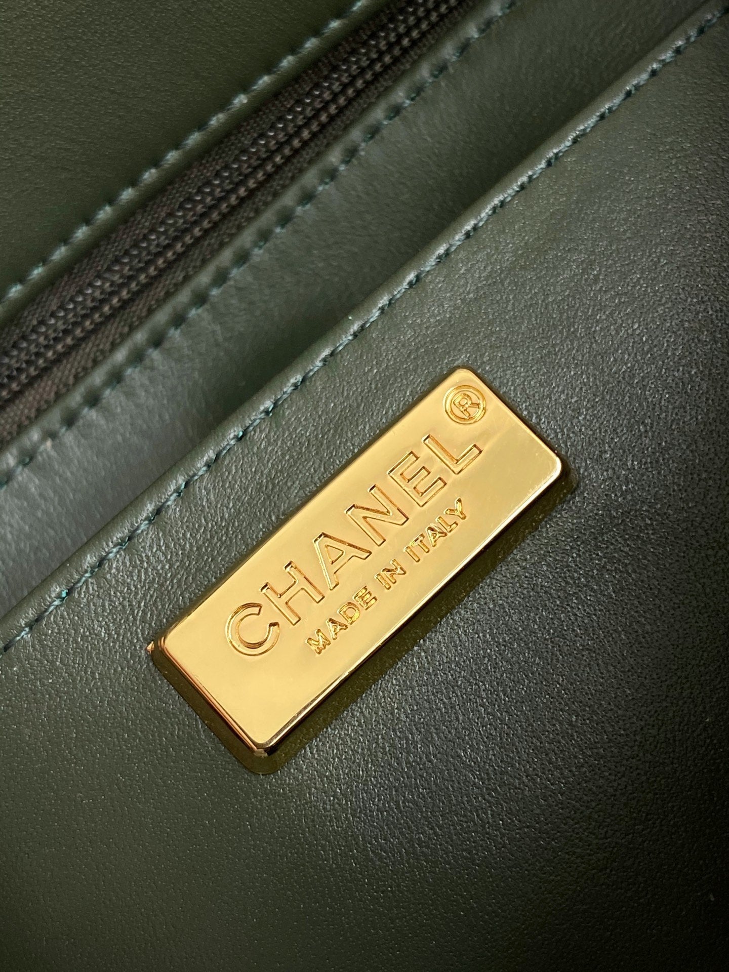 FLAP BAG 21 IN BASIL GREEN MIX WHITE SHINY SEQUINS GOLD HARDWARE