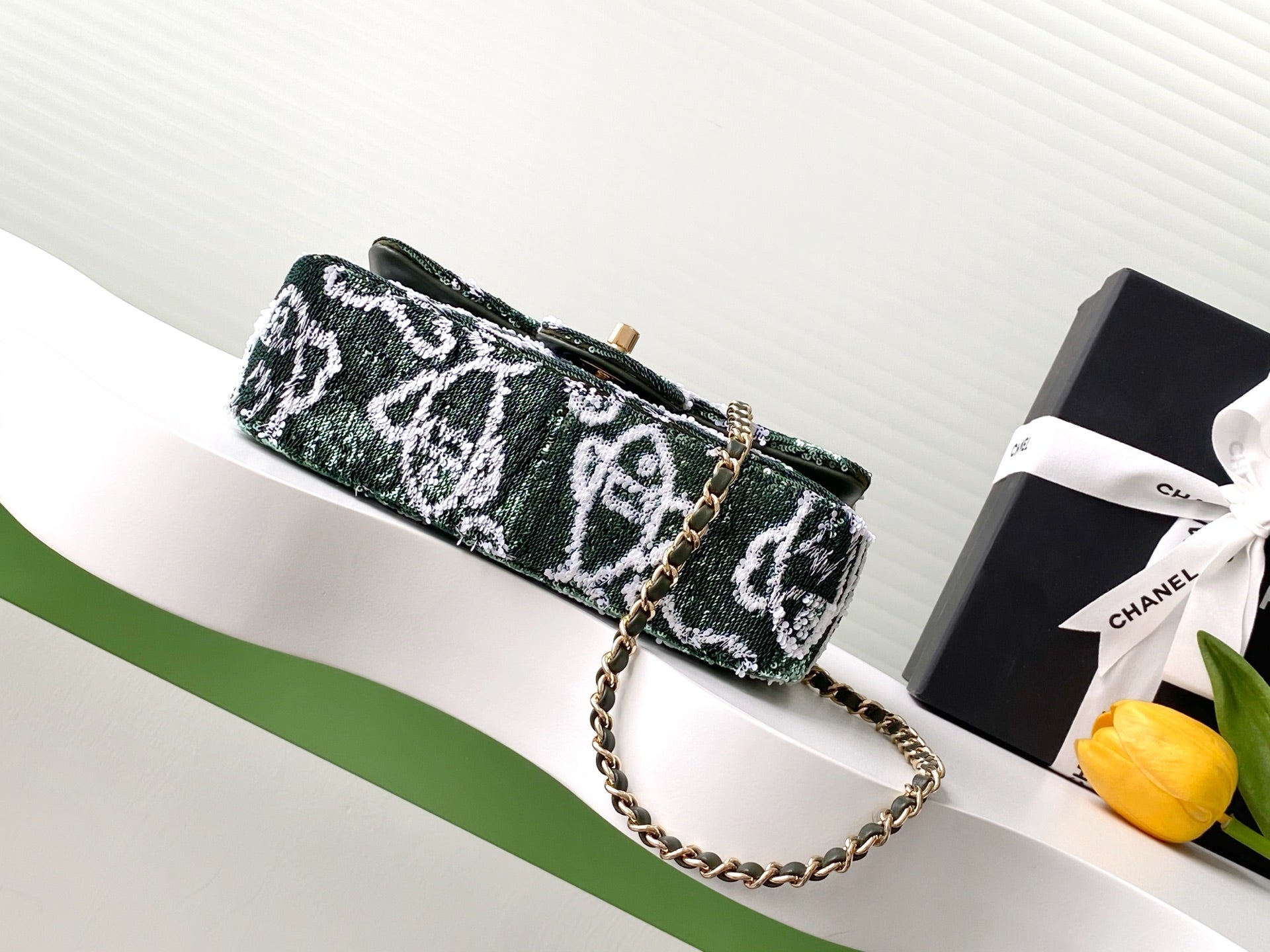 FLAP BAG 21 IN BASIL GREEN MIX WHITE SHINY SEQUINS GOLD HARDWARE
