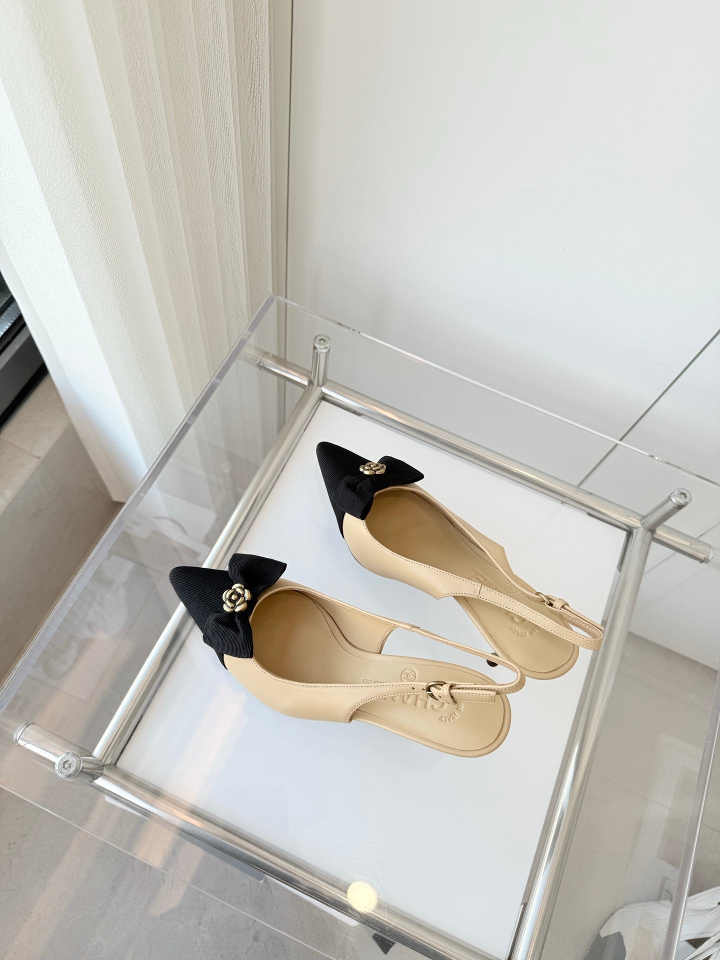 SLINGBACKS 80 MM IN BEIGE CALFSKIN AND BLACK CANVAS