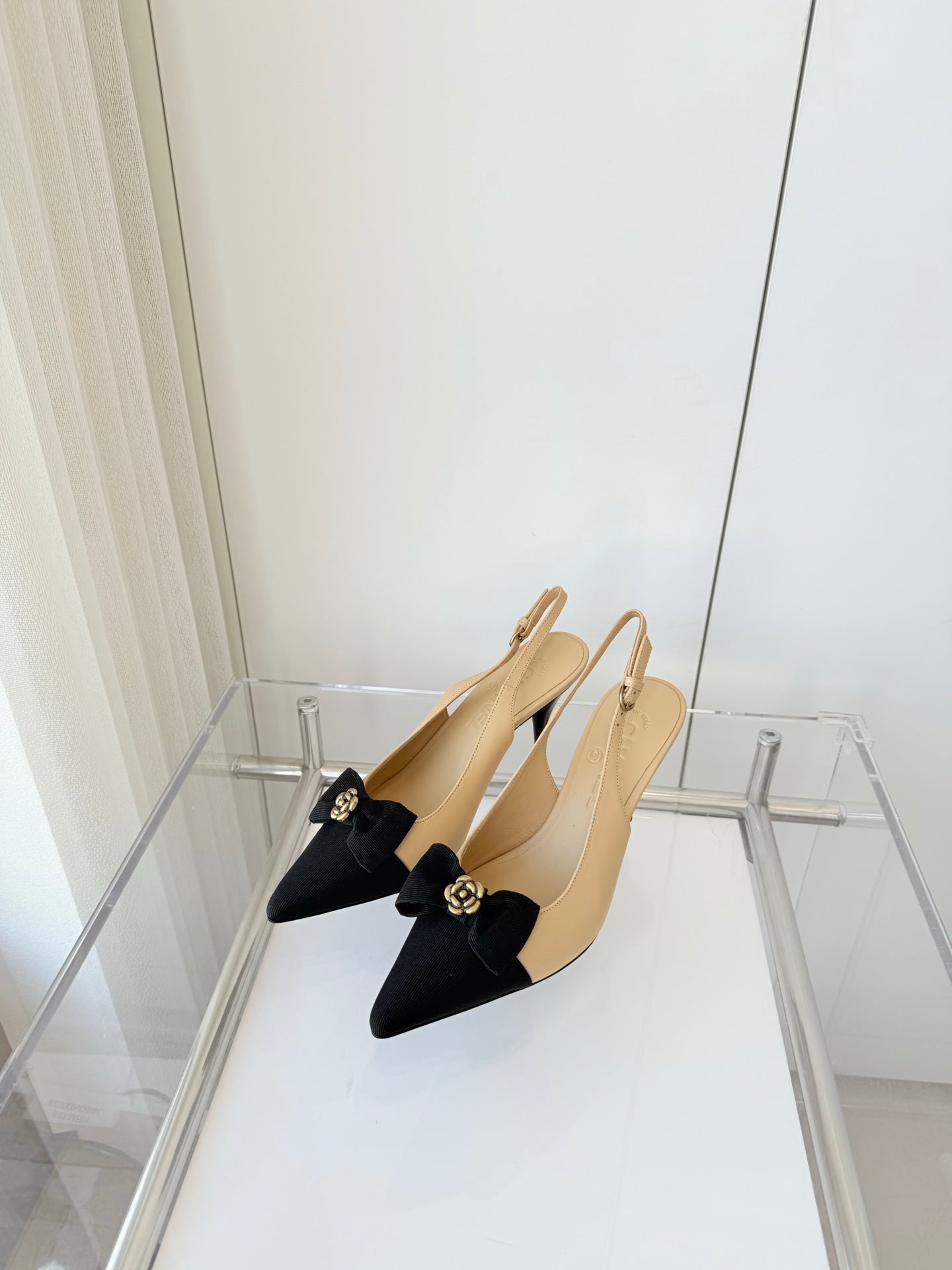 SLINGBACKS 80 MM IN BEIGE CALFSKIN AND BLACK CANVAS