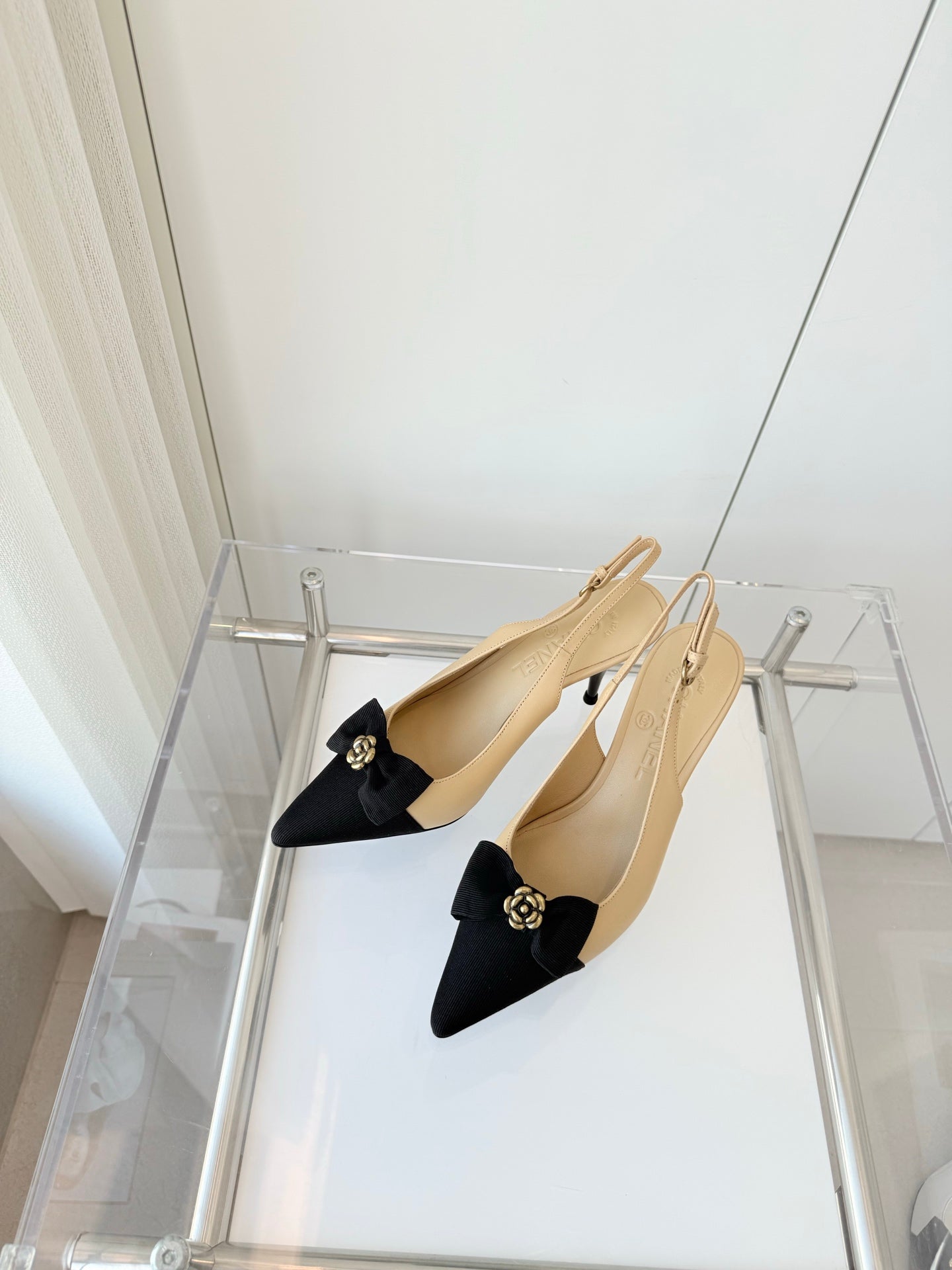 SLINGBACKS 80 MM IN BEIGE CALFSKIN AND BLACK CANVAS