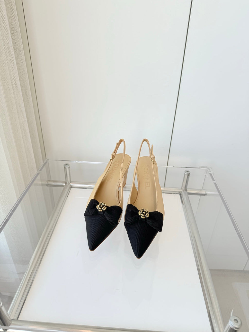 SLINGBACKS 65 MM IN BEIGE CALFSKIN AND BLACK CANVAS
