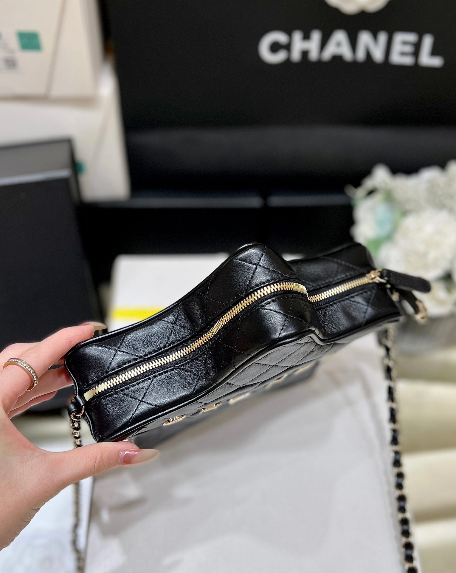 CC STAR CROSSBODY BAG 22 IN BLACK CALFSKIN GOLD HARDWARE