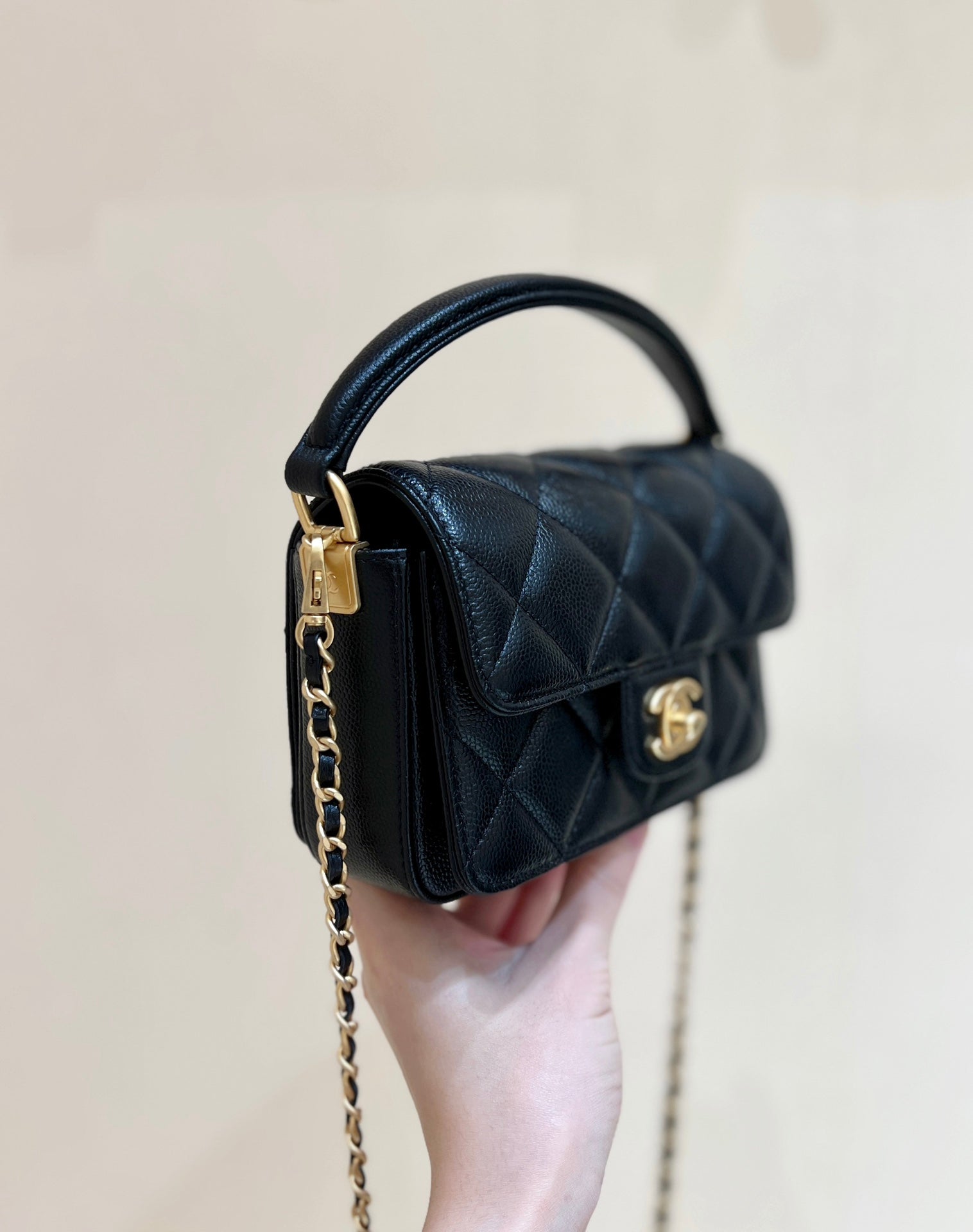 CHANEL FLAP BAG 16 IN BLACK GRAINED CALFSKIN GOLD HARDWARE