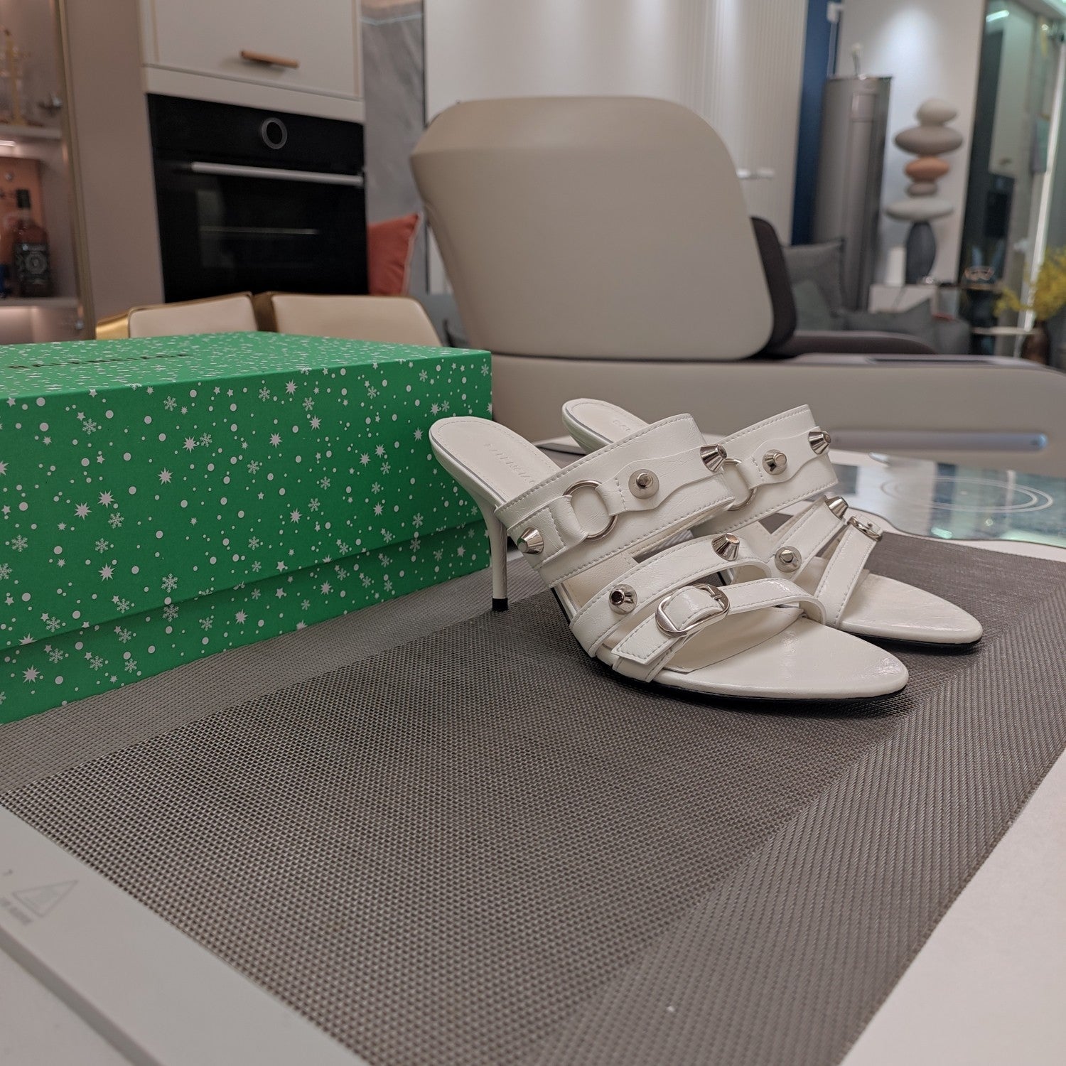 STRAPPY HIGH-HEELED SANDALS IN WHITE STUDDED WAX-OIL SHEEPSKIN